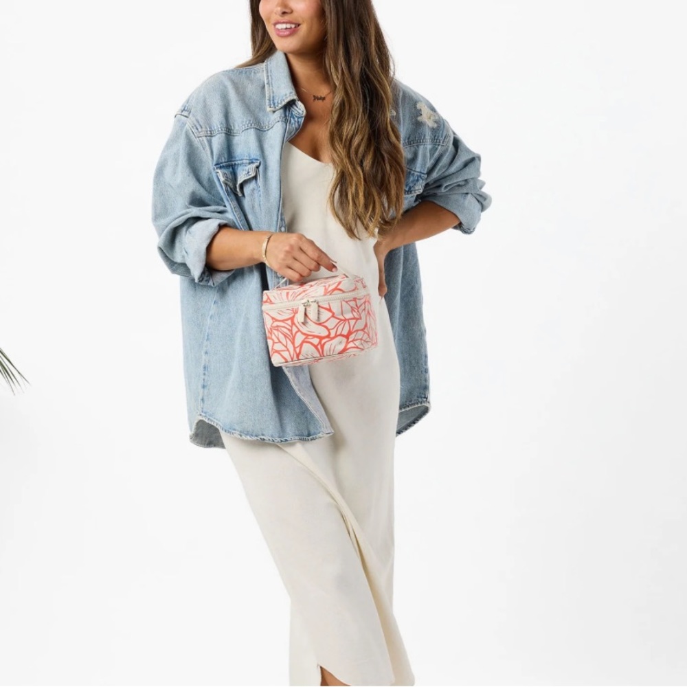 New Aloha Collection Red floral print Cabin Crew - Picture 3 of 9